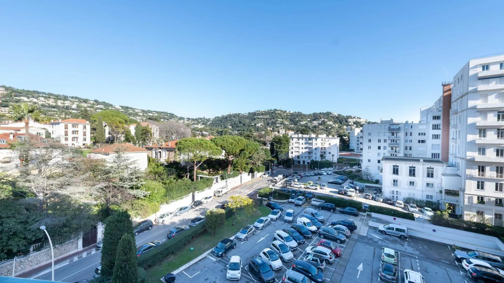 Luxury 2-Br Apartment With Sea View Cannes