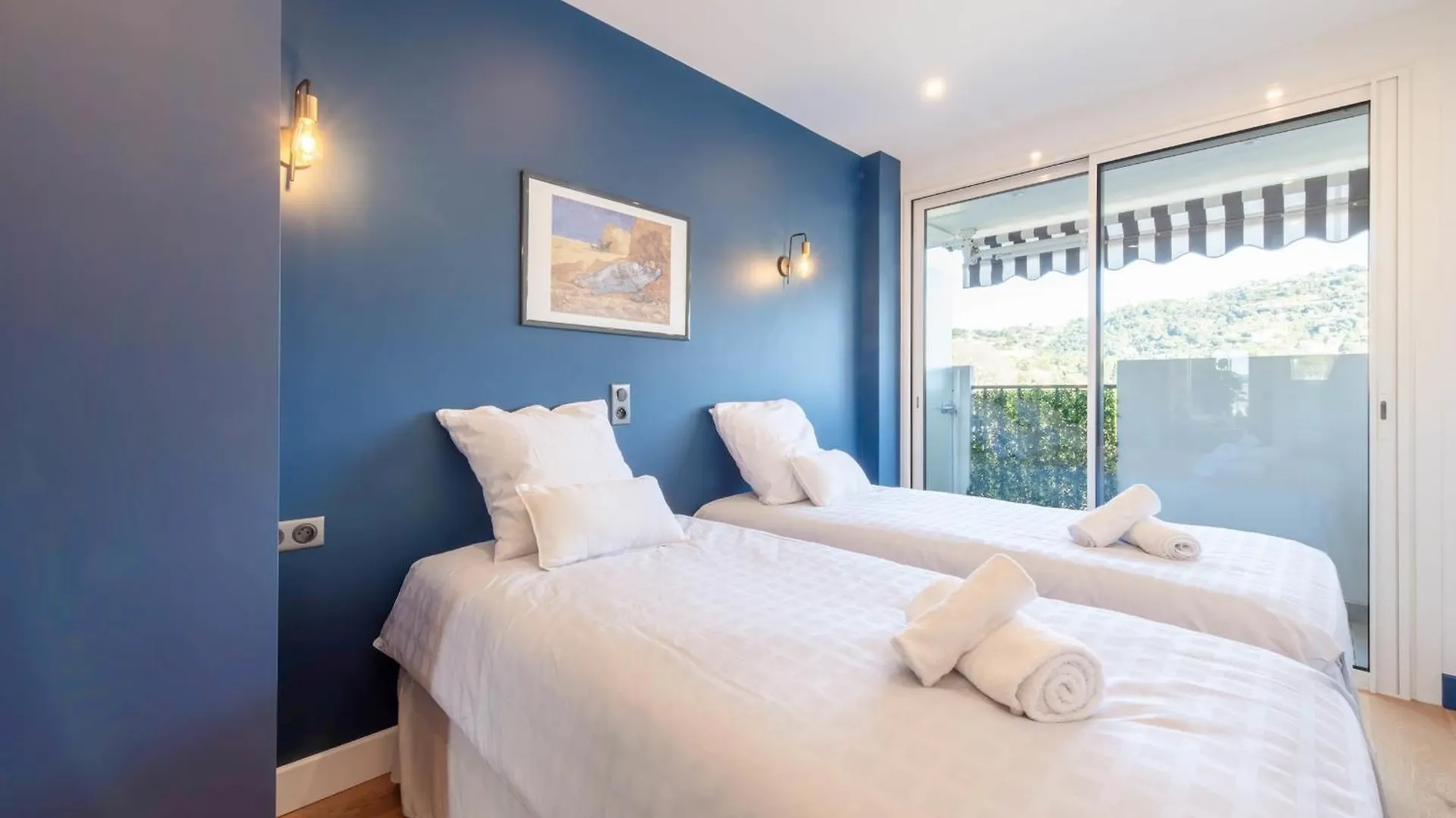 Luxury 2-Br Apartment With Sea View Cannes France