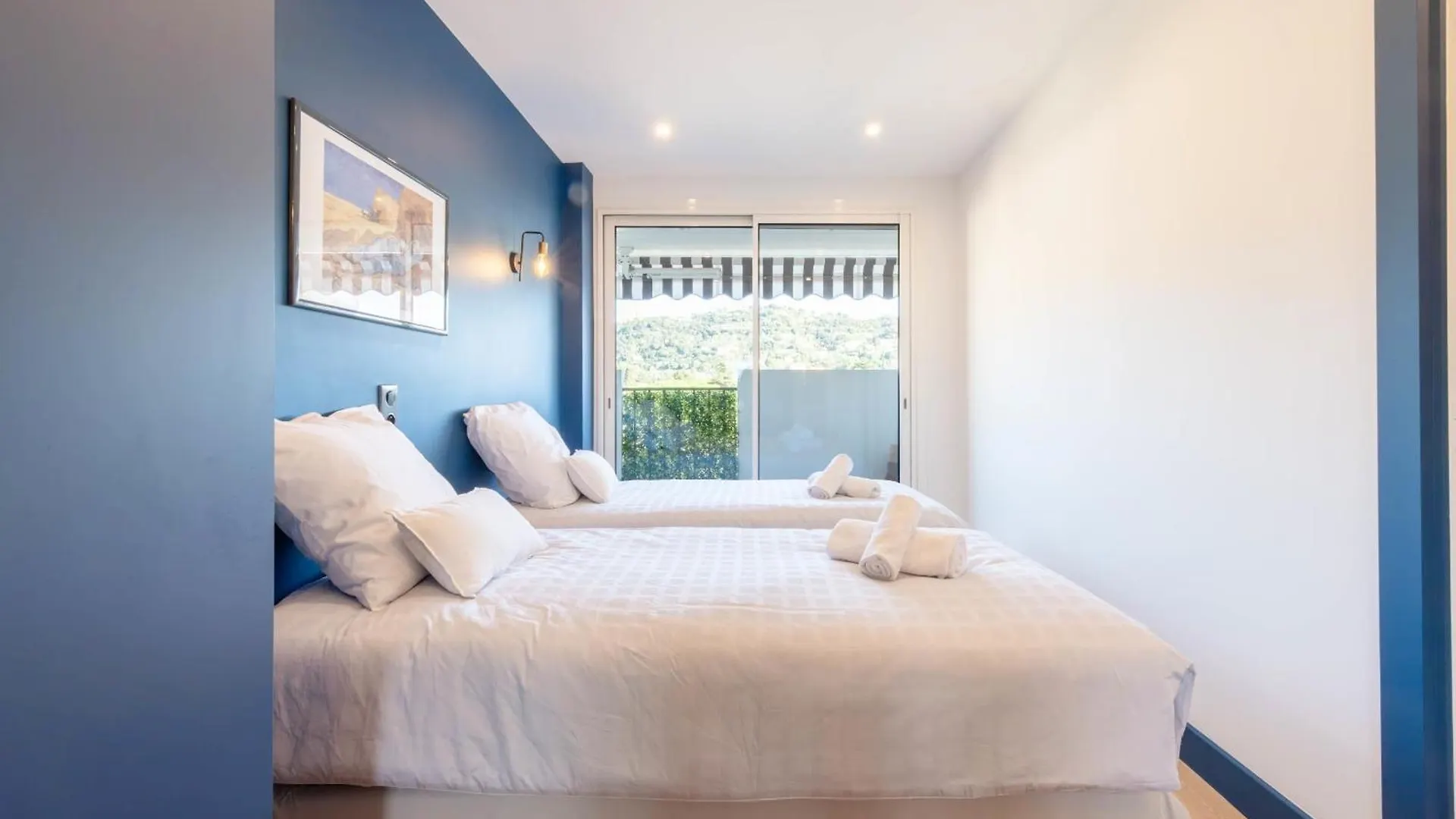 Luxury 2-Br Apartment With Sea View Cannes France