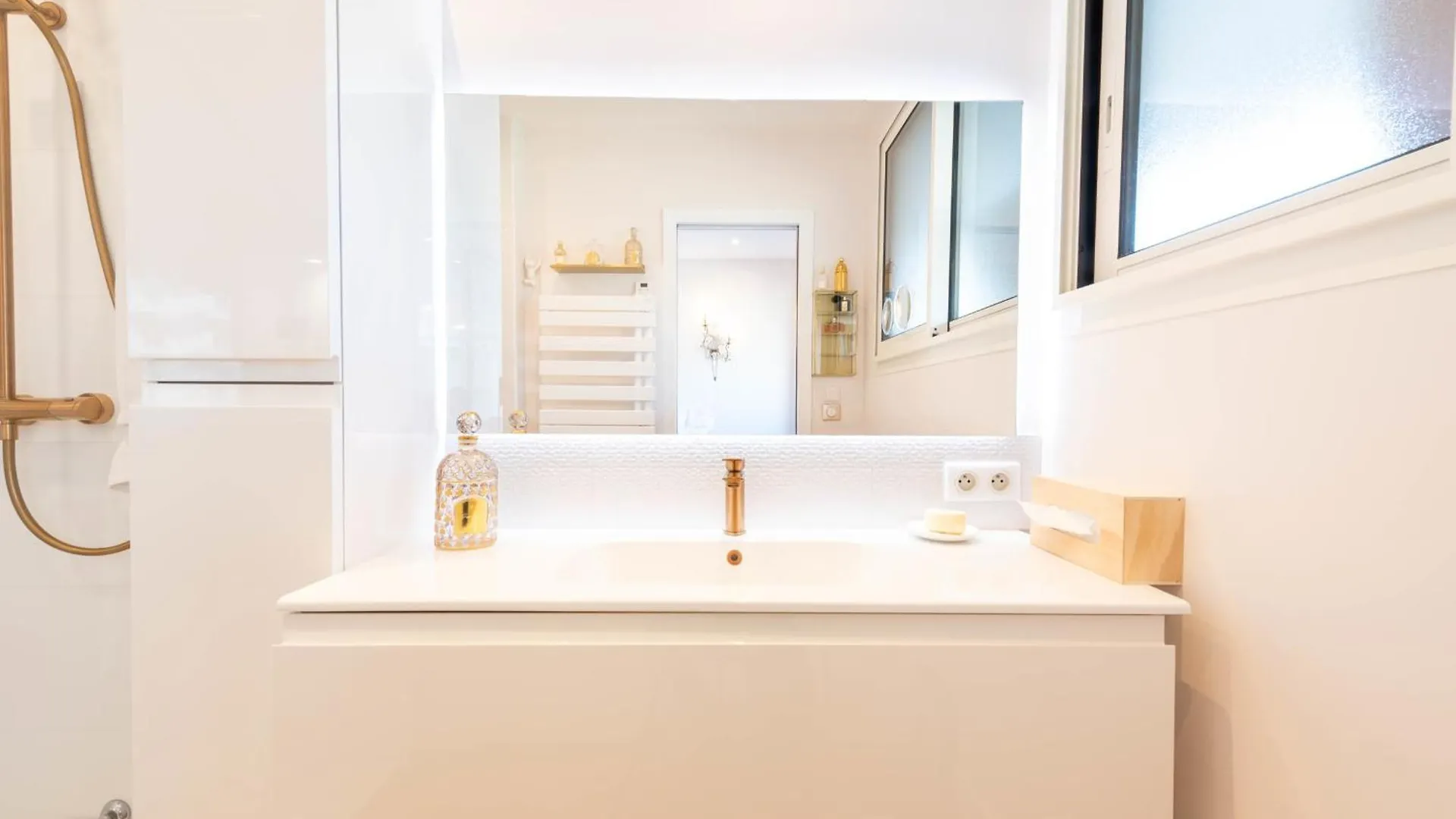Luxury 2-Br Apartment With Sea View Cannes France