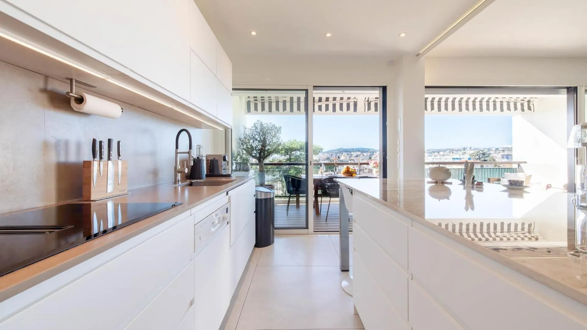 Luxury 2-Br Apartment With Sea View Cannes 0*,  France