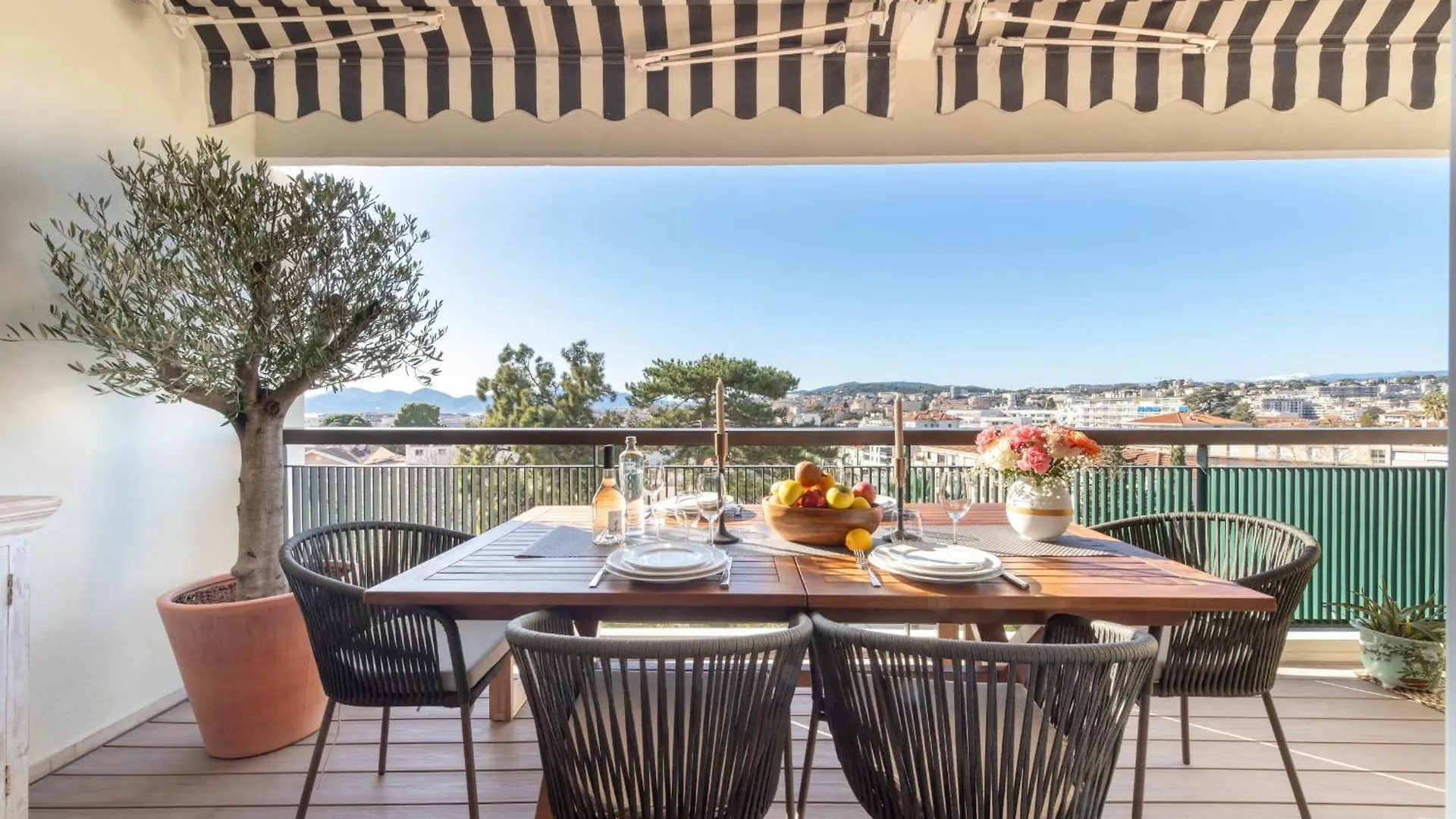 Luxury 2-Br Apartment With Sea View Cannes 0*,
