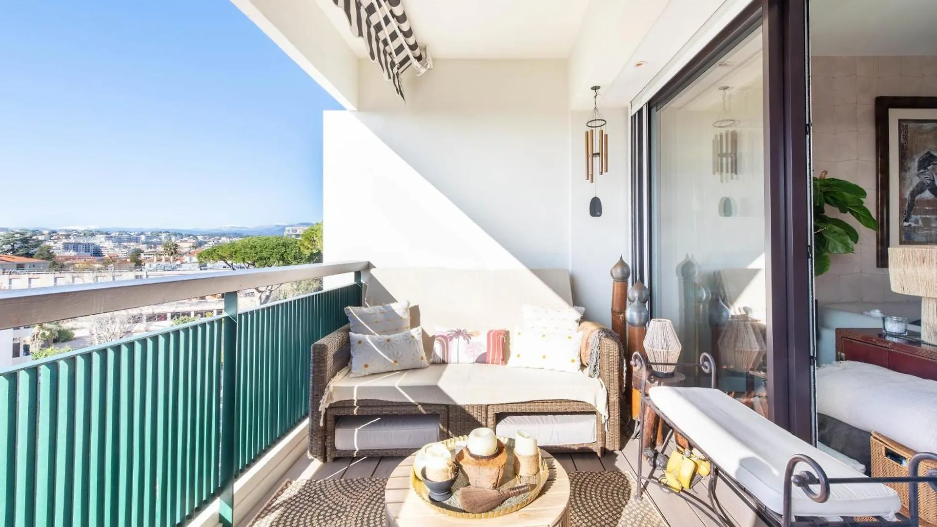 Luxury 2-Br Apartment With Sea View Cannes