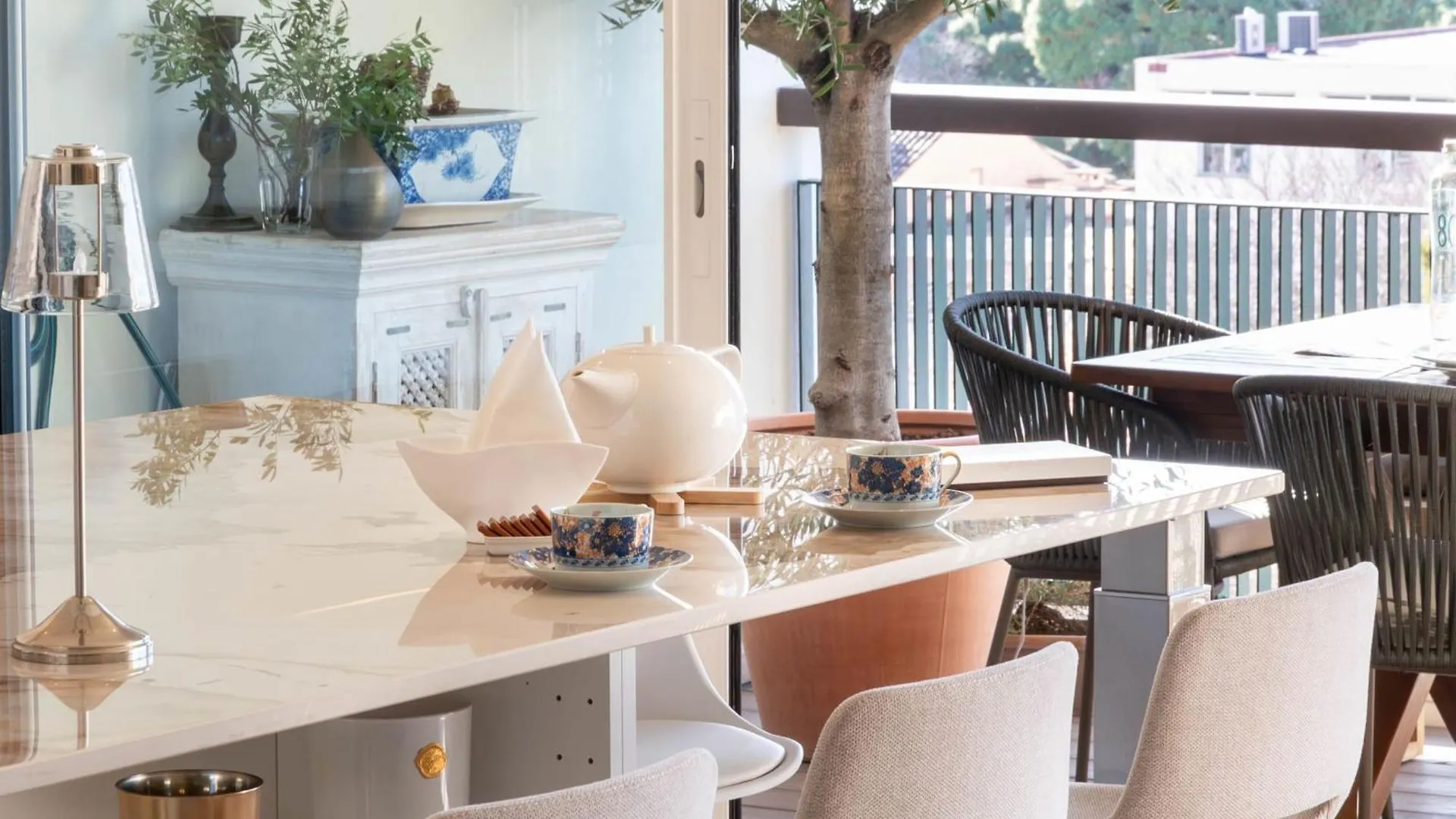 Luxury 2-Br Apartment With Sea View Cannes