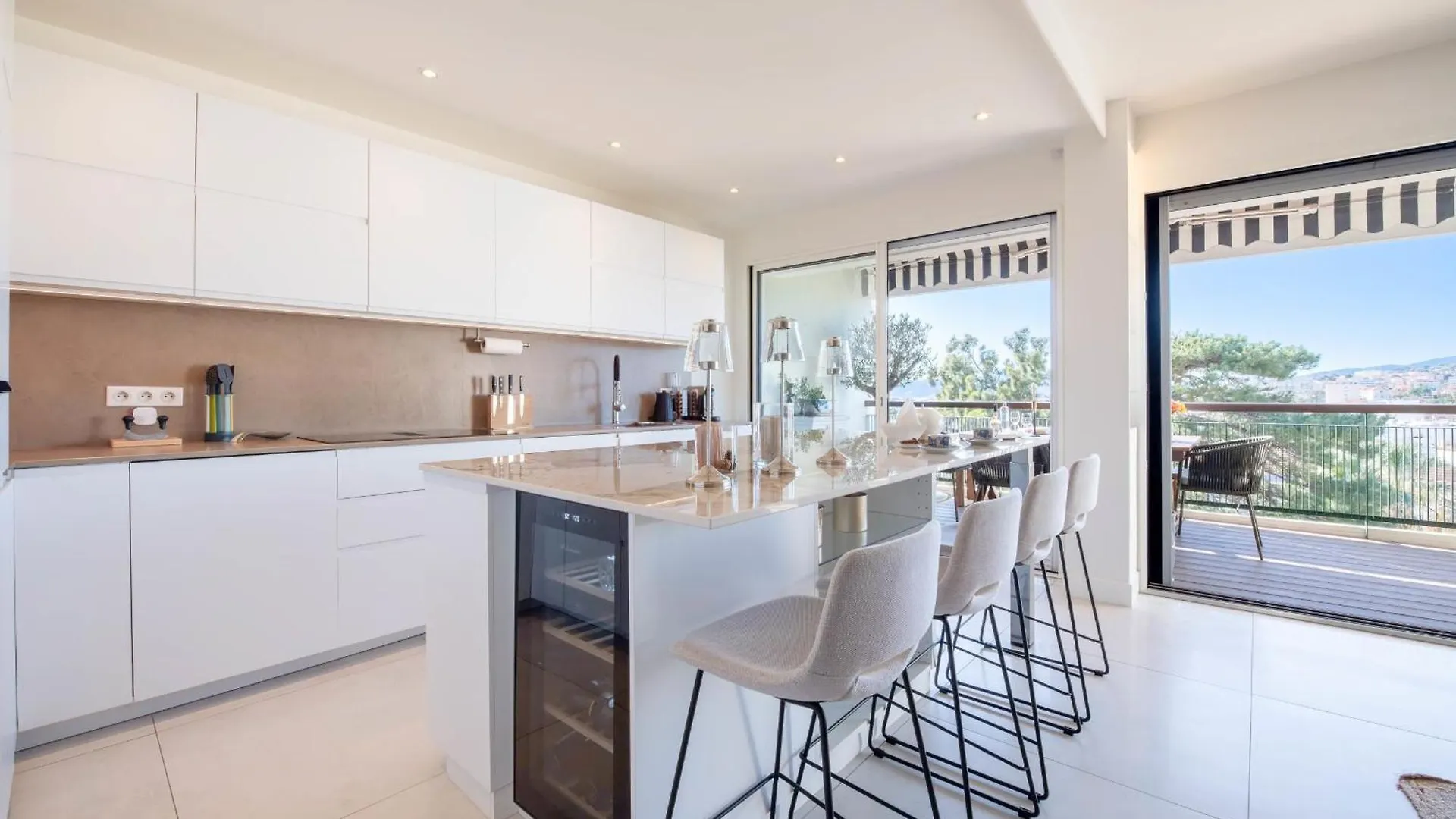 Luxury 2-Br Apartment With Sea View Cannes 0*,