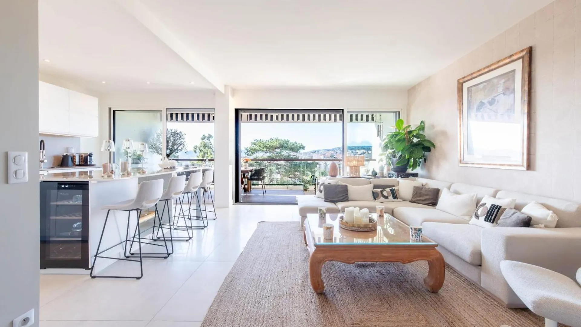 Luxury 2-Br Apartment With Sea View Cannes